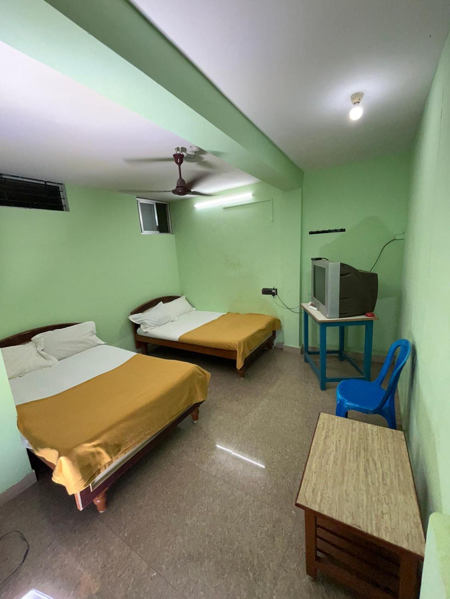 Hotel Chola Lodge Aranthangi Esterno foto
