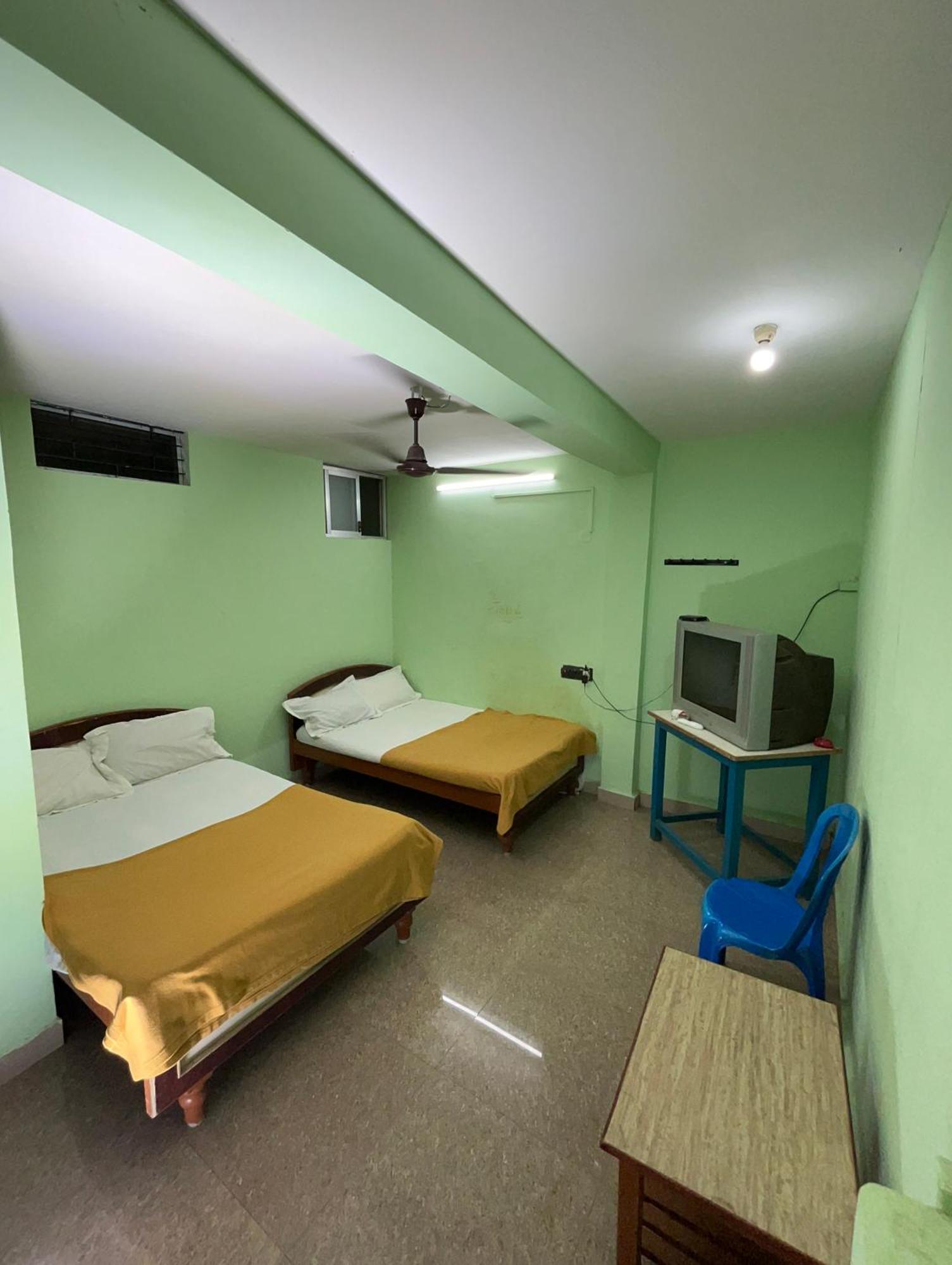 Hotel Chola Lodge Aranthangi Esterno foto