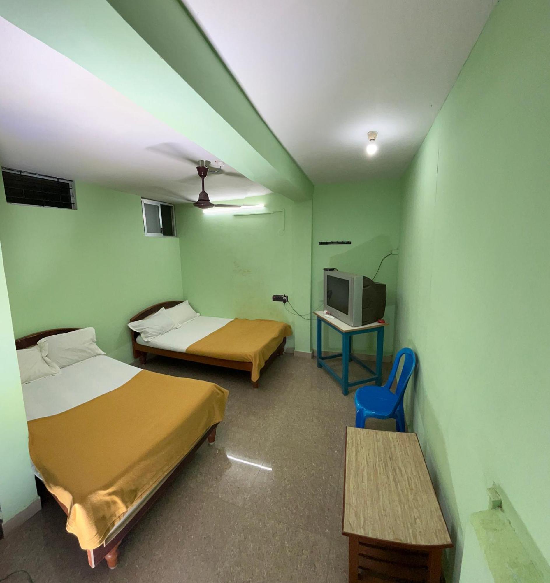 Hotel Chola Lodge Aranthangi Esterno foto