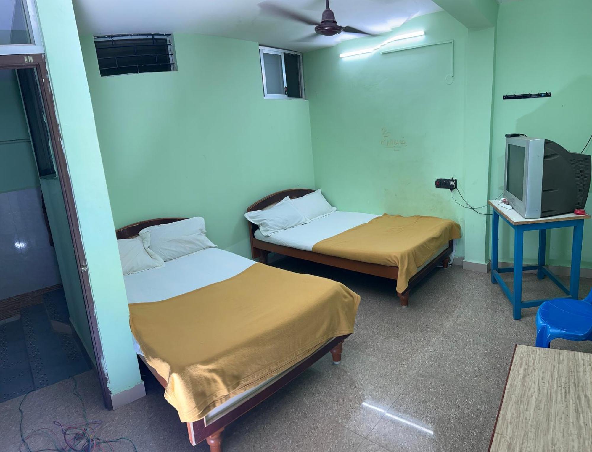 Hotel Chola Lodge Aranthangi Esterno foto