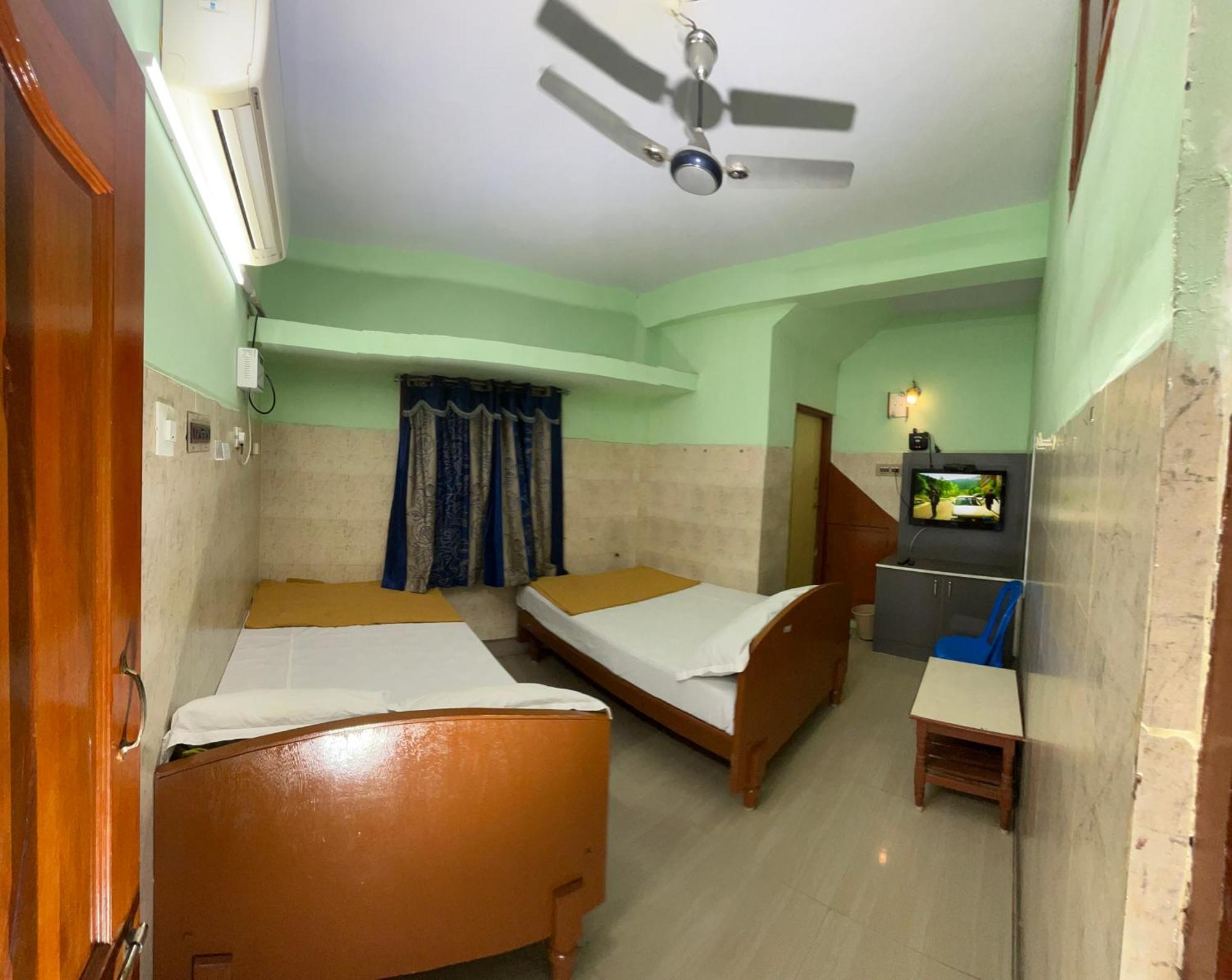 Hotel Chola Lodge Aranthangi Esterno foto